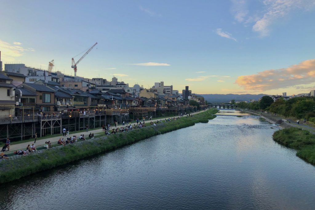 鴨川の土手